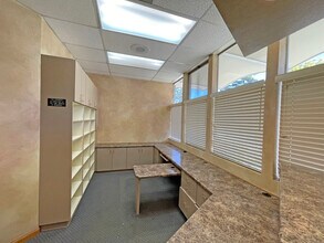 1515 Montgomery Dr, Santa Rosa, CA à louer Photo intérieure– Image 2 sur 18
