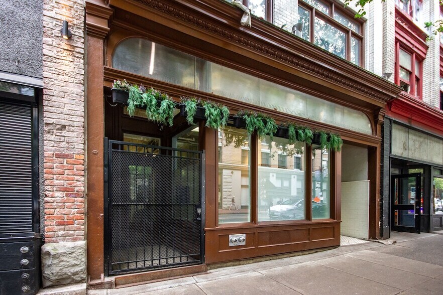 56 E Cordova St, Vancouver, BC à louer - Photo de l’immeuble – Image 1 sur 10