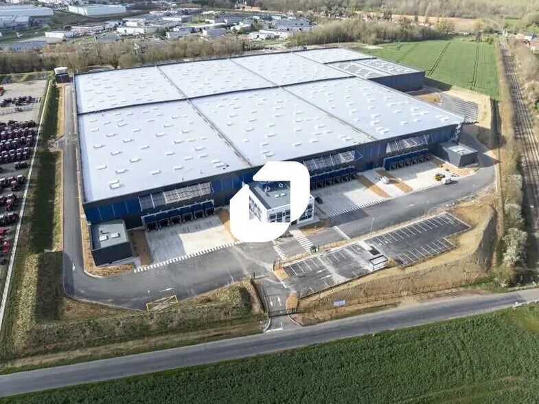 Industriel/Logistique dans Allonne à louer - Photo de l’immeuble – Image 3 sur 10
