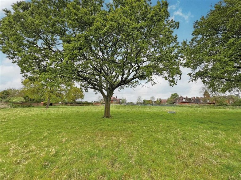 Woodlands Ln, Cobham à vendre - Photo principale – Image 2 sur 8