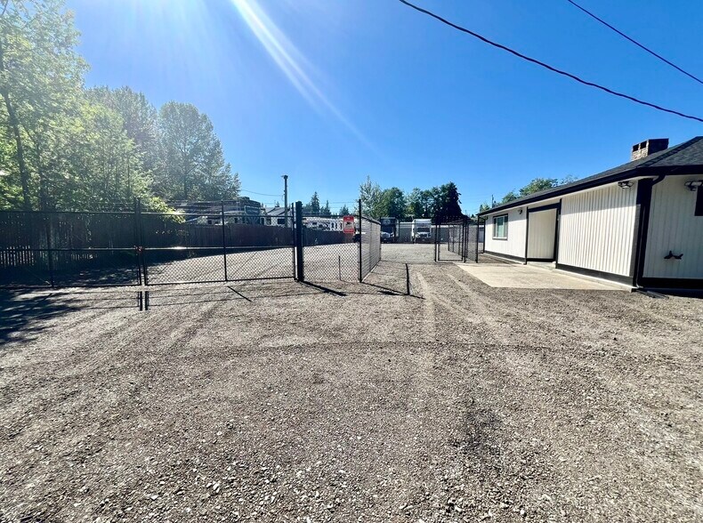 12826 Avondale Way, Everett, WA à louer - Photo de l’immeuble – Image 1 sur 14