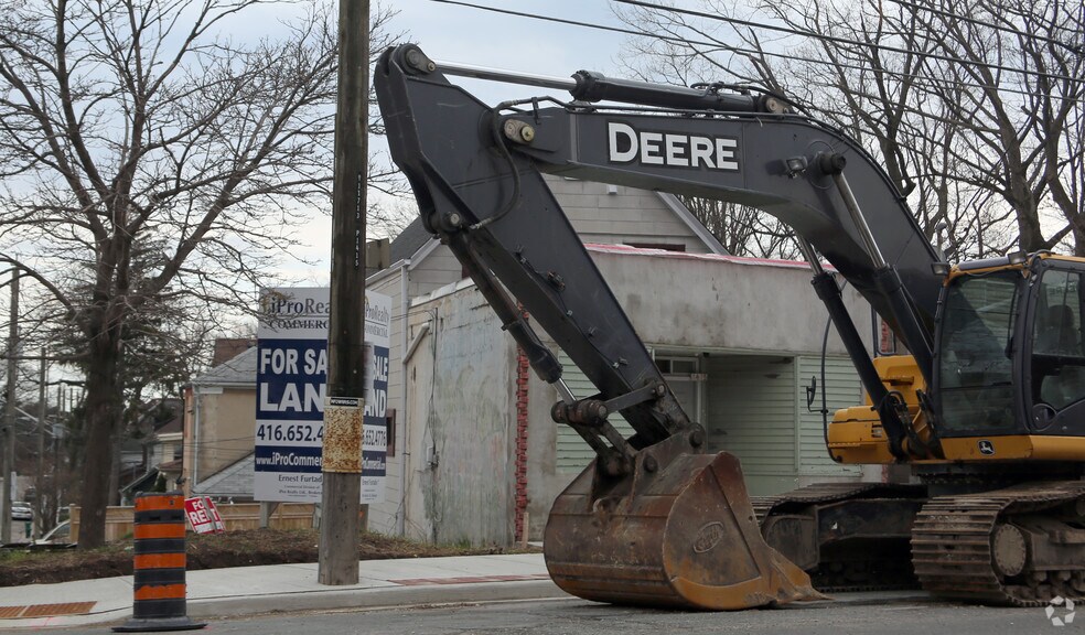 1415 Kingston Rd, Toronto, ON à vendre - Photo de l’immeuble – Image 3 sur 5