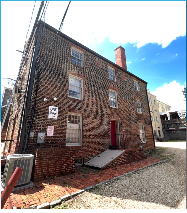 207 Ramsey Aly, Alexandria, VA à louer Photo principale– Image 1 sur 2