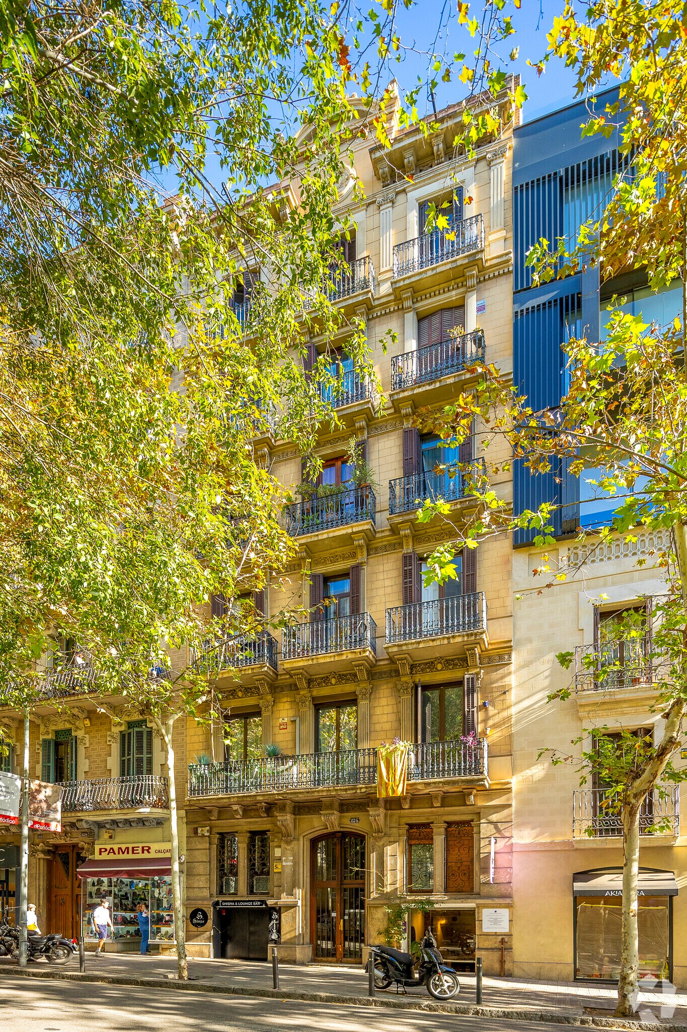 Immeuble residentiel dans Barcelone, Barcelona à vendre Photo principale– Image 1 sur 2