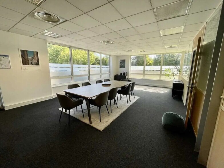 Bureau dans Mont-Saint-Aignan à louer - Photo de l’immeuble – Image 1 sur 9