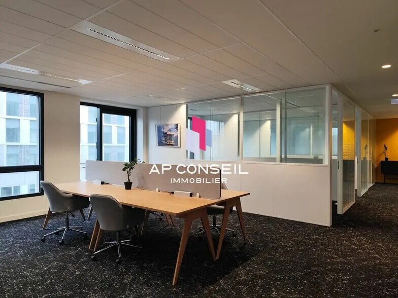 Bureau dans Montigny-le-Bretonneux à vendre - Photo de l’immeuble – Image 3 sur 10