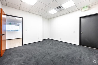 221 E 12th St, Los Angeles, CA à louer Photo de l’immeuble– Image 2 sur 9