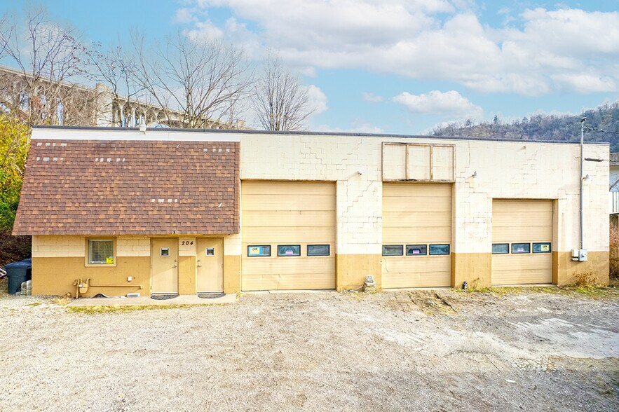204 Main St, East Pittsburgh, PA à vendre - Photo principale – Image 1 sur 51