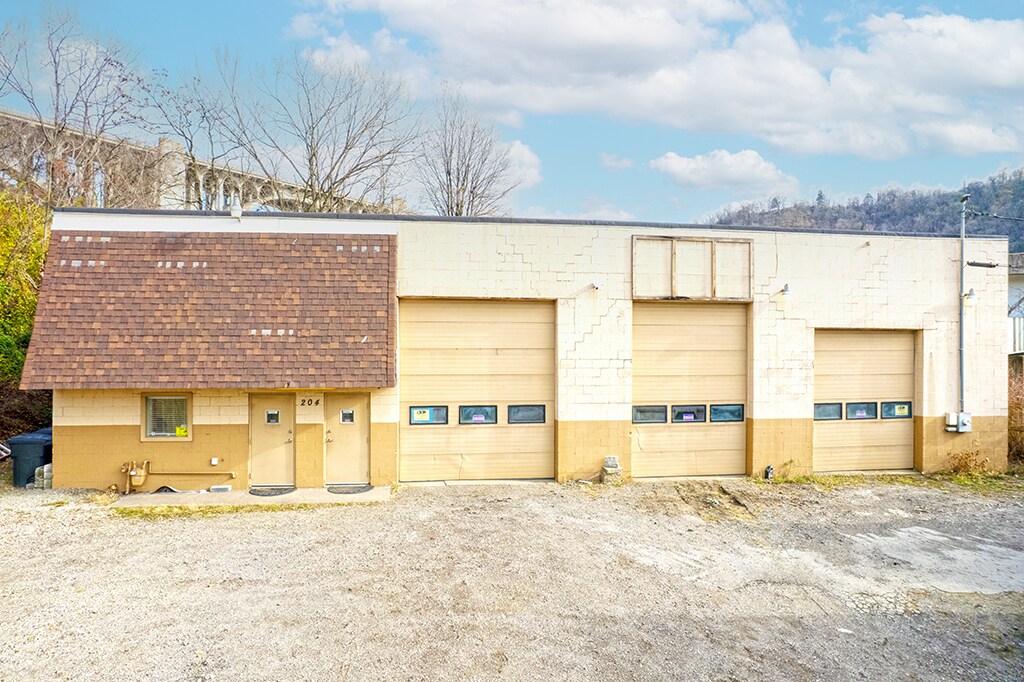 204 Main St, East Pittsburgh, PA à vendre Photo principale– Image 1 sur 52