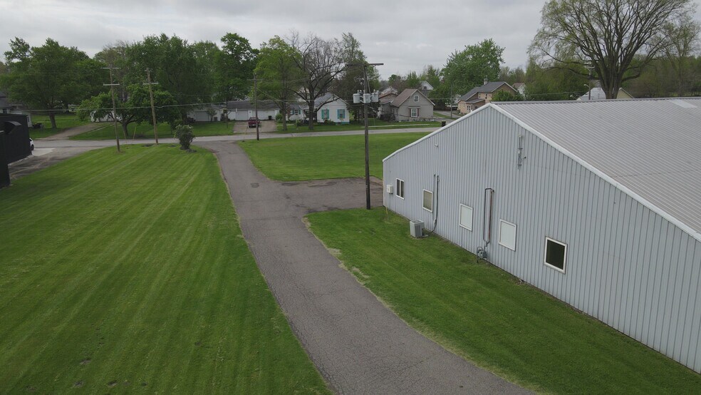 221 W Cherry St, Butler, IN à louer - Vidéo sur l’annonce professionnelle – Image 3 sur 13