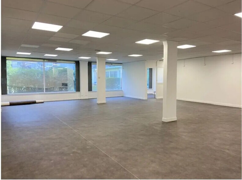 Local commercial dans Boulogne-Billancourt à louer - Photo de l’immeuble – Image 2 sur 6
