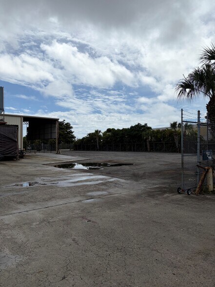8365 Garden Rd, West Palm Beach, FL à louer - Photo de l’immeuble – Image 2 sur 3