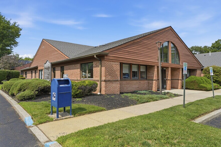 402 Middletown Blvd, Langhorne, PA à vendre - Photo de l’immeuble – Image 2 sur 28
