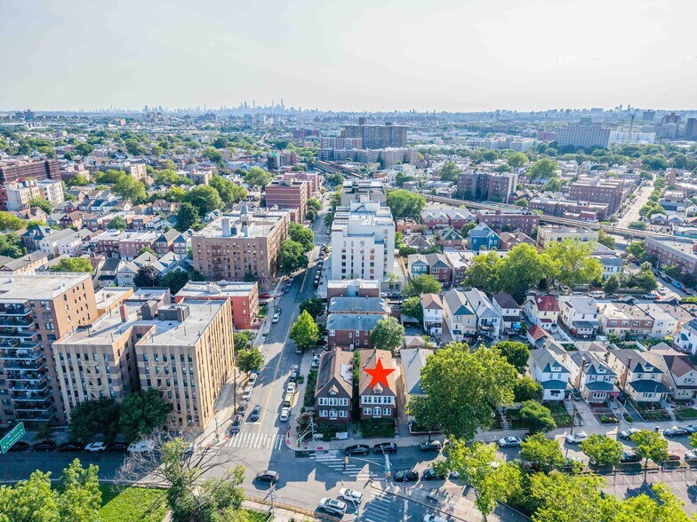1805 Willow Ln, Bronx, NY à vendre - Photo de l’immeuble – Image 3 sur 13