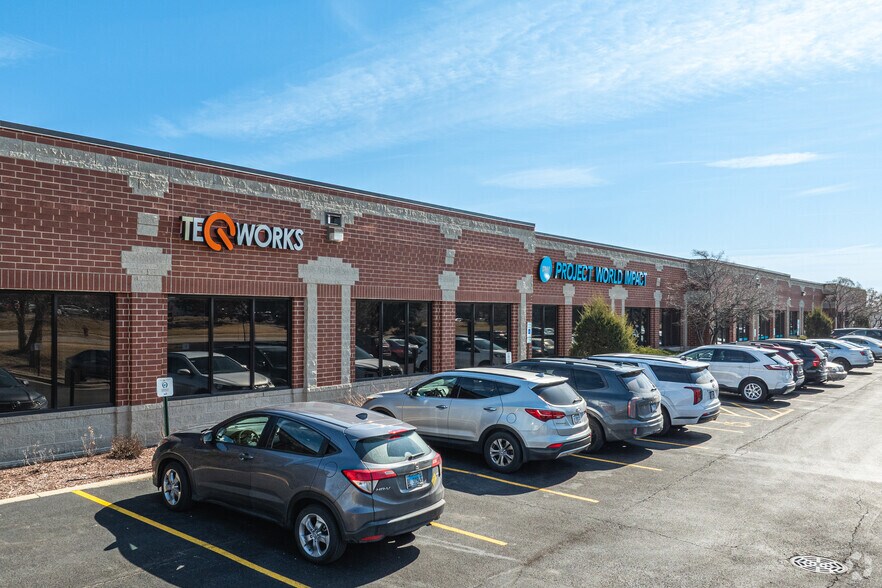 3805 E Main St, St Charles, IL à louer - Photo principale – Image 1 sur 4