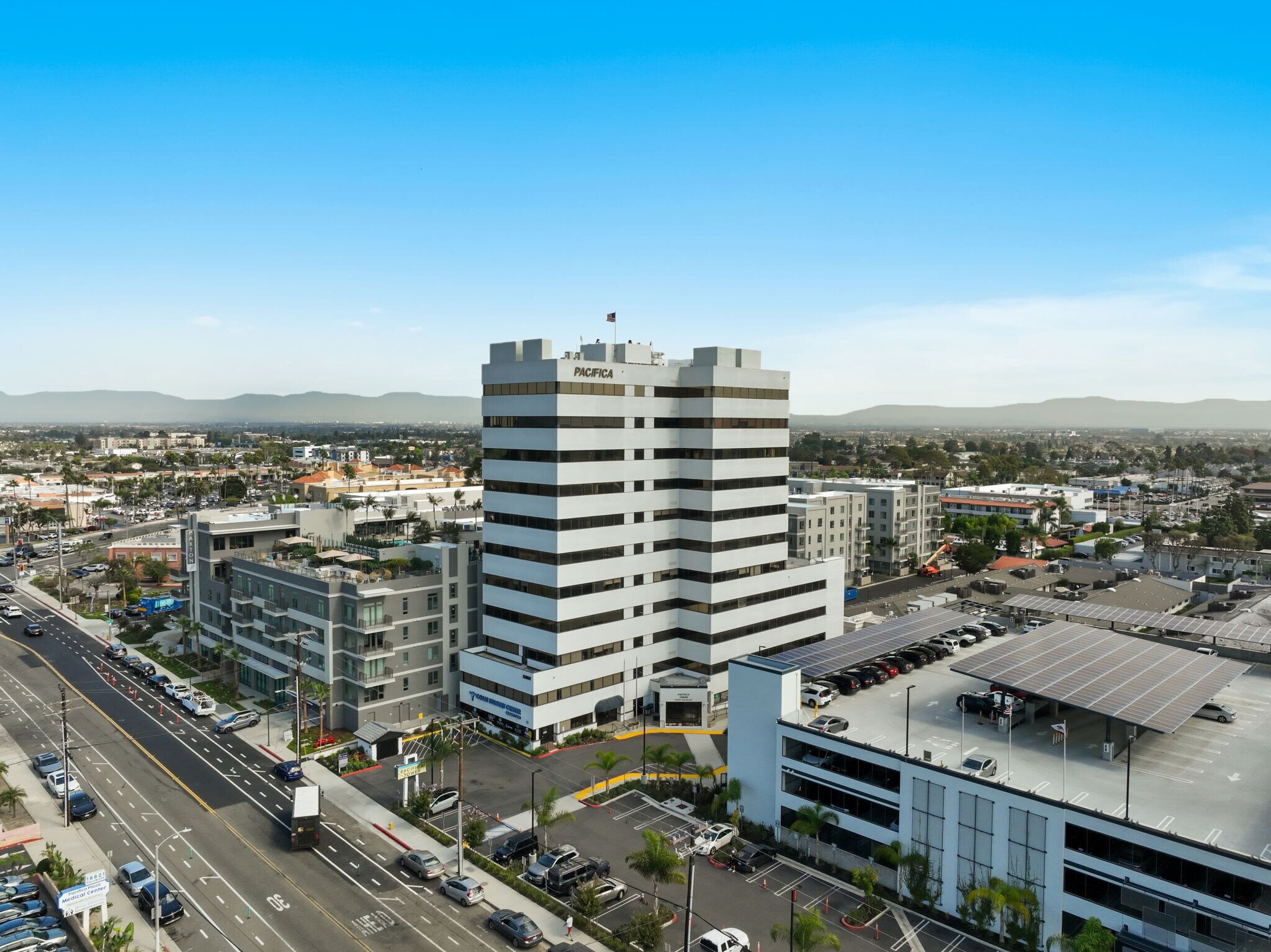 18800 Delaware St, Huntington Beach, CA à louer Photo principale– Image 1 sur 47