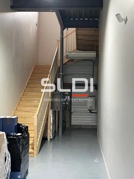 Bureau dans Guéreins à louer - Photo intérieure – Image 1 sur 4