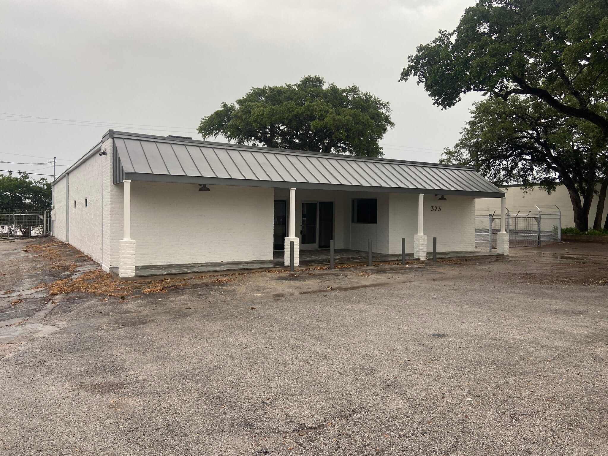323 Breesport St, San Antonio, TX à louer Photo de l’immeuble– Image 1 sur 10