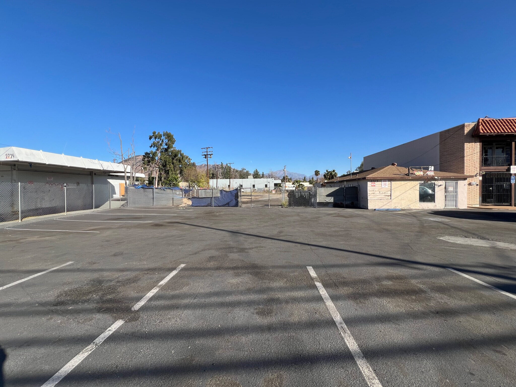 2705 Del Rosa Avenue North, San Bernardino, CA à louer Photo de l’immeuble– Image 1 sur 8