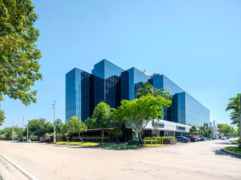 3111 N University Dr, Coral Springs, FL à louer - Photo de l’immeuble – Image 3 sur 21