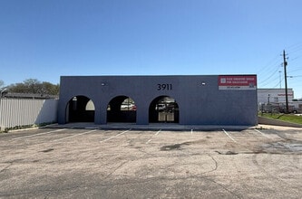 3911 Woodbury Dr, Austin, TX à louer Photo intérieure– Image 1 sur 23