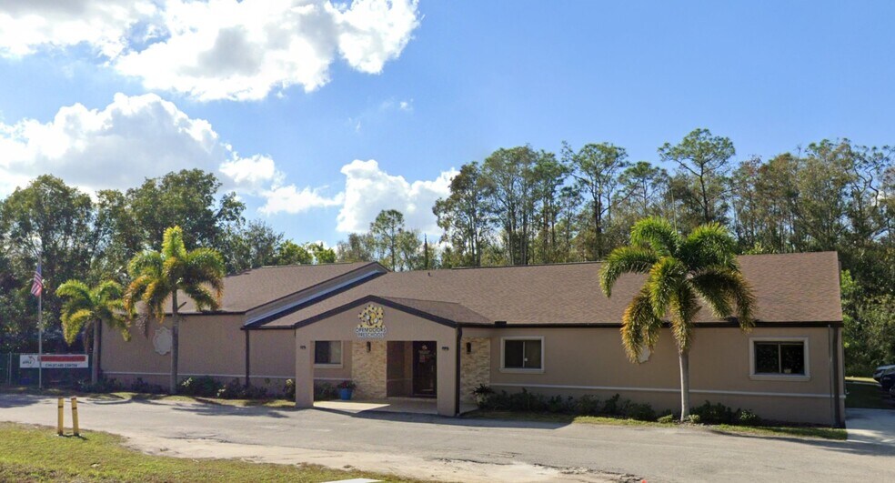 13410 Shire Ln, Fort Myers, FL à vendre - Photo de l’immeuble – Image 3 sur 10