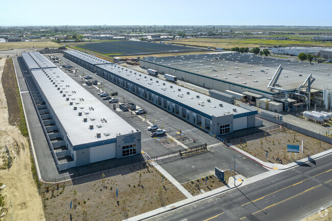 Plus de détails pour 325-355 S Schnoor Ave, Madera, CA - Industriel/Logistique à louer