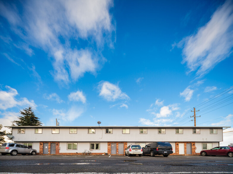 1267 SE Holman Ave, Dallas, OR à vendre - Photo principale – Image 1 sur 12