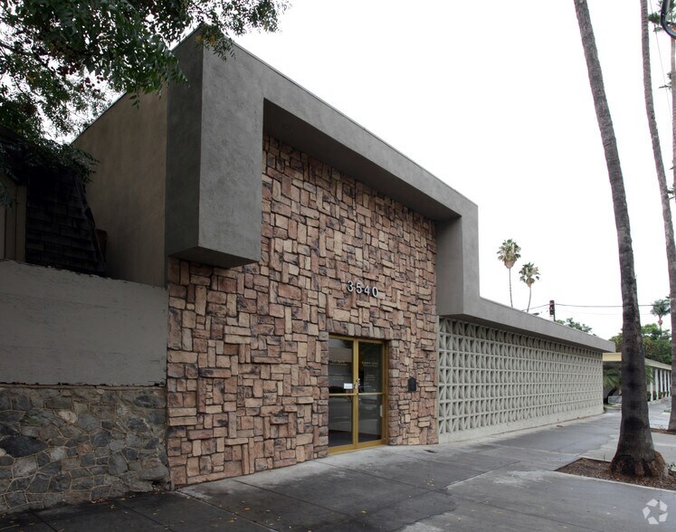 3540 12th St, Riverside, CA à louer - Photo principale – Image 1 sur 3