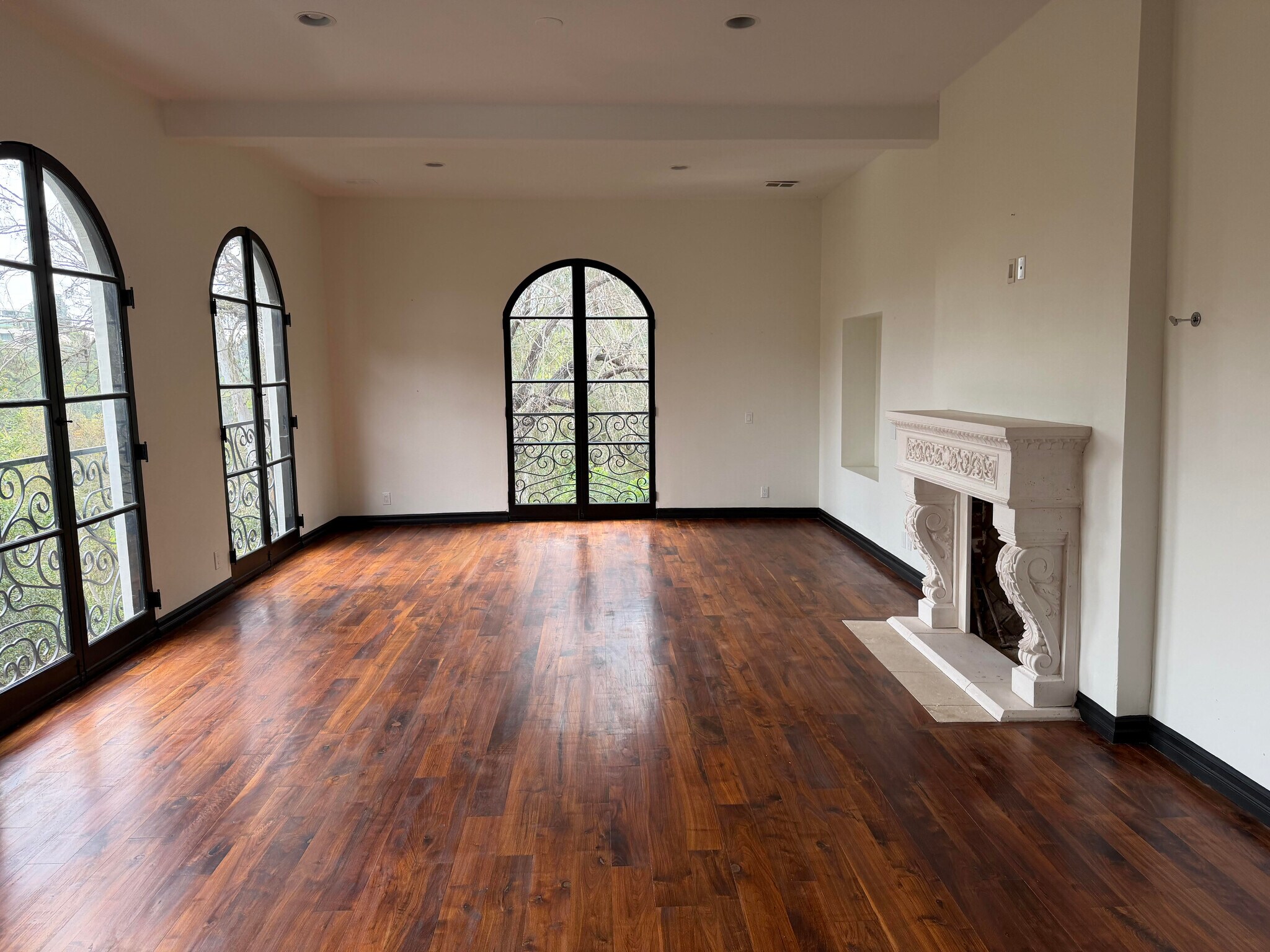1301 N Beverly Dr, Beverly Hills, CA à vendre Photo de l’immeuble– Image 1 sur 36