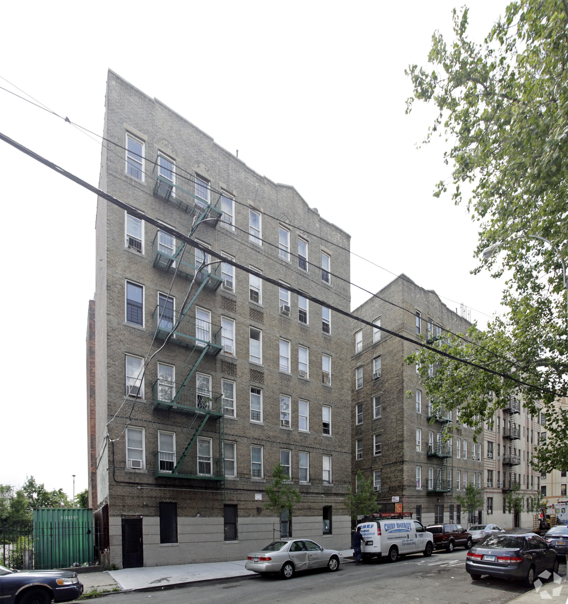 2240-2242 Tiebout Ave, Bronx, NY à vendre Photo de l’immeuble– Image 1 sur 3