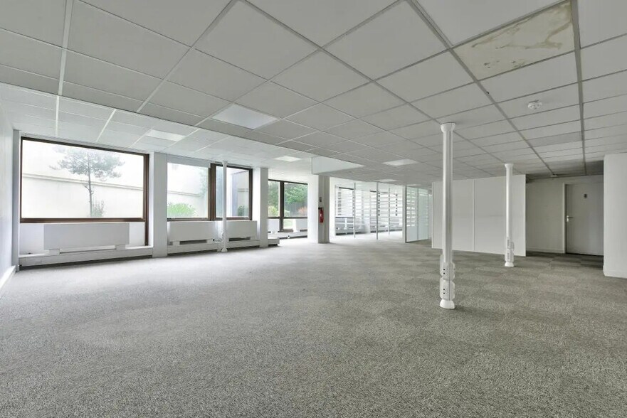 Bureau dans Saint-Cloud à louer - Photo de l’immeuble – Image 1 sur 9