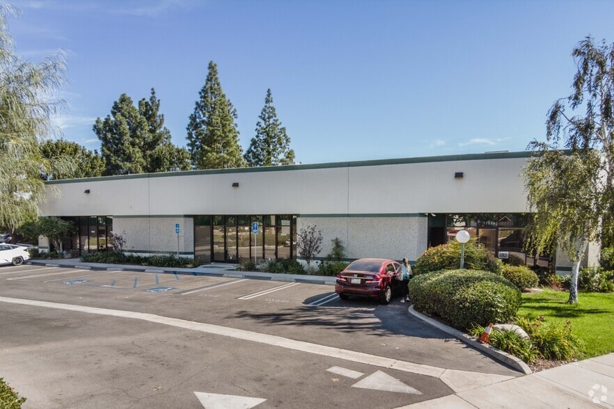 9347-9357 Eton Ave, Chatsworth, CA à vendre - Photo principale – Image 1 sur 6