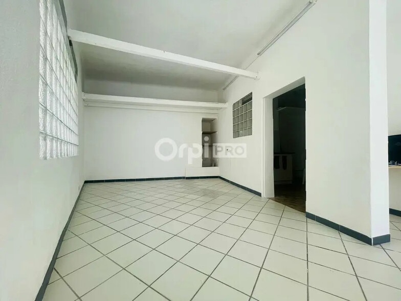 128 Avenue De La Jetee, La Seyne-sur-Mer à vendre - Photo de l’immeuble – Image 2 sur 3