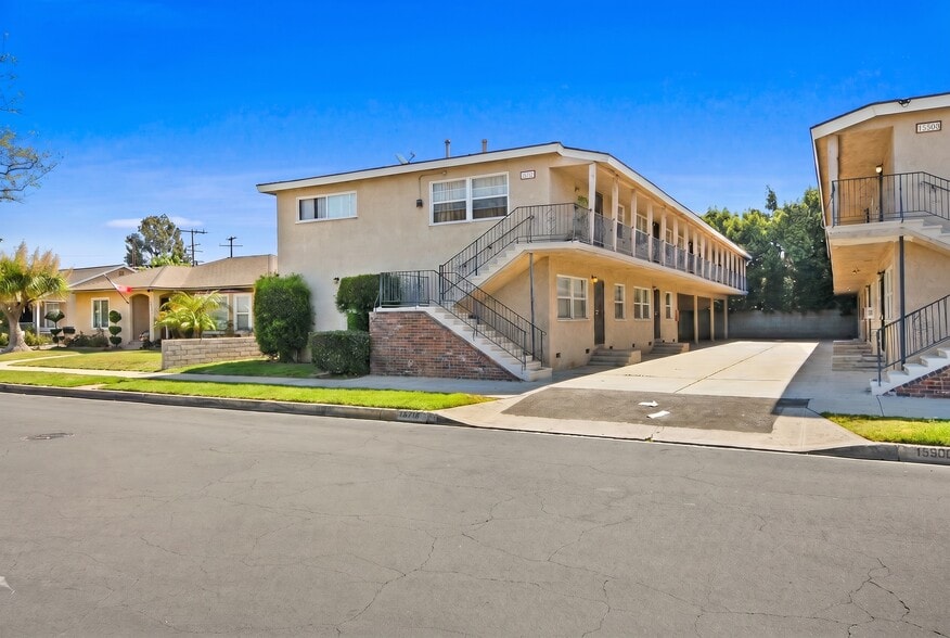 15732 Santa Ana Ave, Bellflower, CA à vendre - Photo principale – Image 1 sur 7