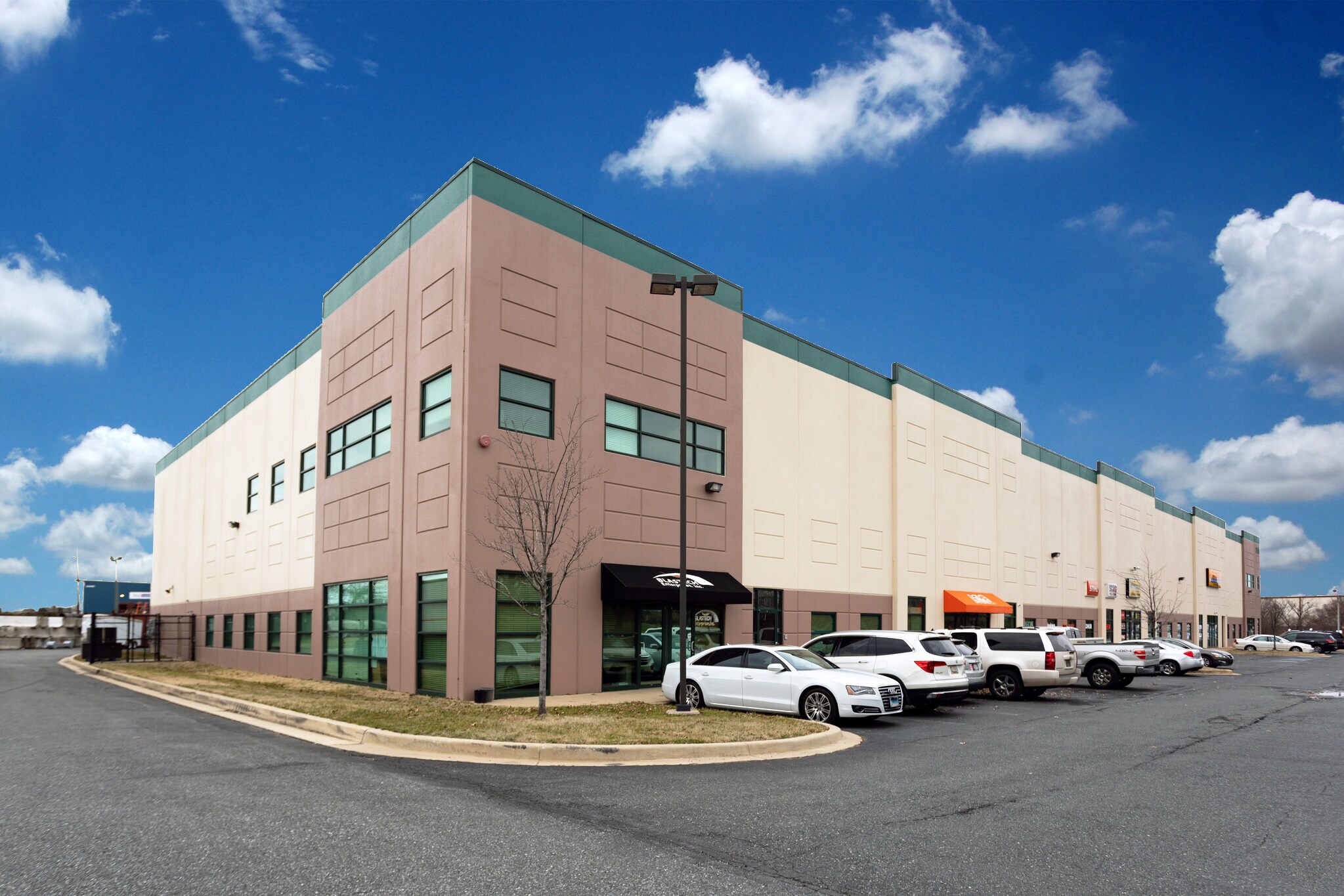 2200 Van Deman St, Baltimore, MD à louer Photo de l’immeuble– Image 1 sur 4