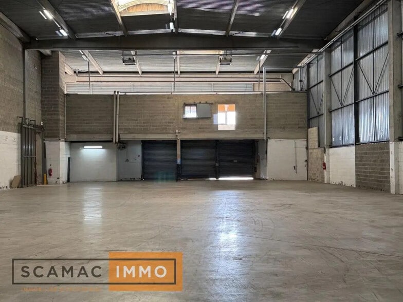 Industriel/Logistique dans Combs-la-Ville à louer - Photo de l’immeuble – Image 2 sur 13