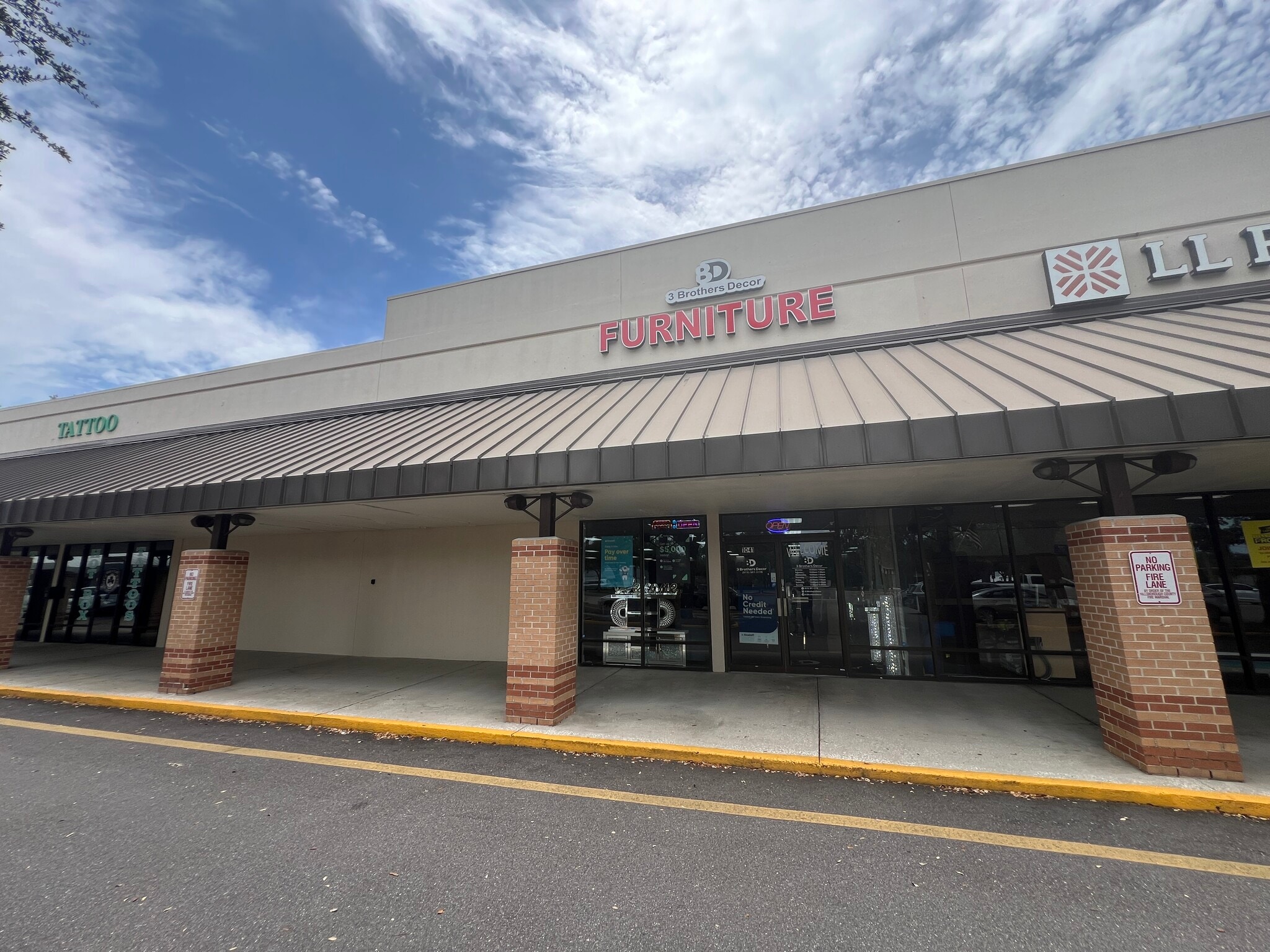 1041 W Brandon Blvd, Brandon, FL à louer Photo intérieure– Image 1 sur 8