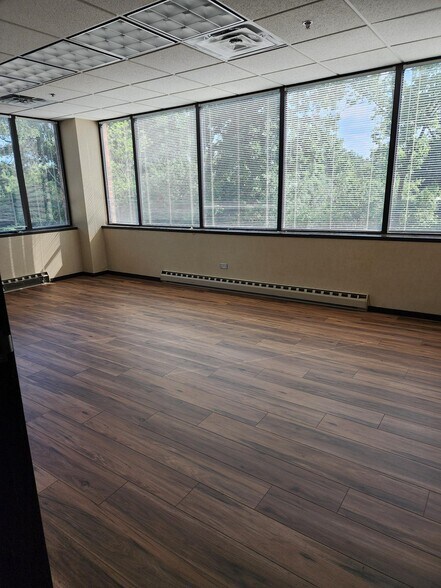 619 Enterprise Dr, Oak Brook, IL à louer - Photo intérieure – Image 2 sur 27