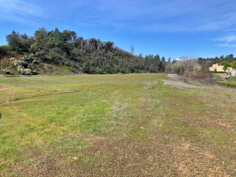 1950 Buenaventura Blvd, Redding, CA à vendre - Photo de l’immeuble – Image 3 sur 4