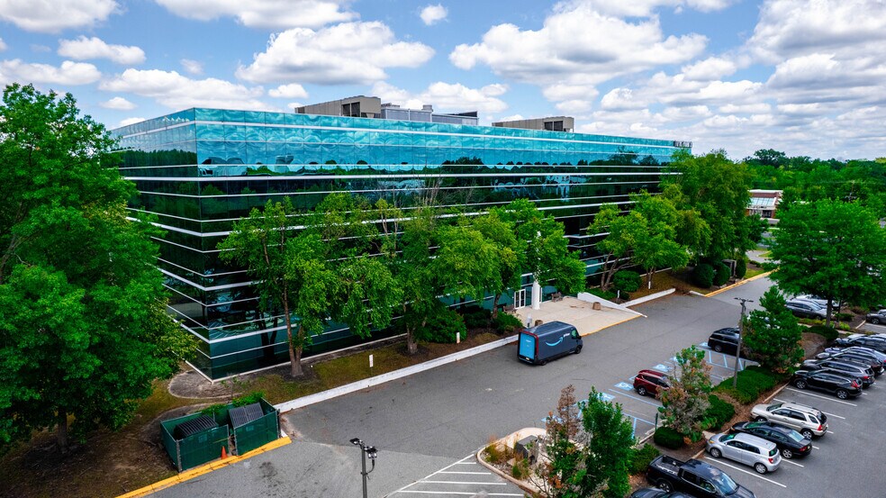 1000 Atrium Way, Mount Laurel, NJ à vendre - Photo de l’immeuble – Image 2 sur 9