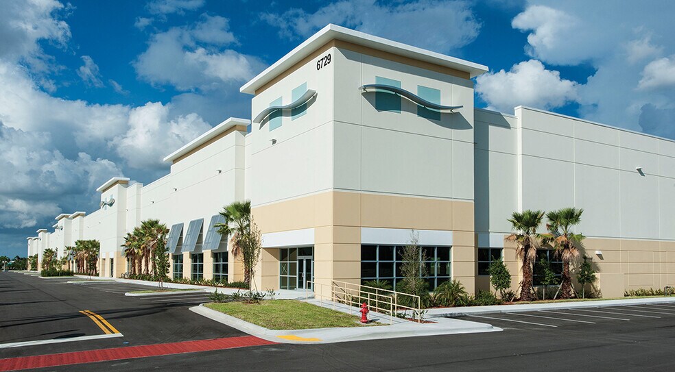 1315 N Jog, West Palm Beach, FL à louer - Photo de l’immeuble – Image 2 sur 16