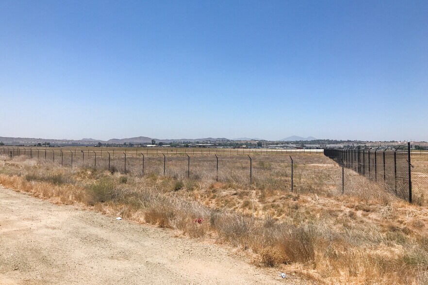 NW Nandina Ave & Natwar Ln, Perris, CA à louer - Photo de la construction – Image 3 sur 4
