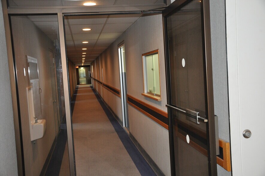 100 Carlson Rd, Rochester, NY à louer - Photo de l’immeuble – Image 3 sur 20