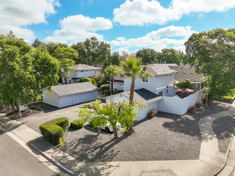 8690 Old Redwood Hwy, Windsor, CA à vendre - Photo principale – Image 1 sur 23