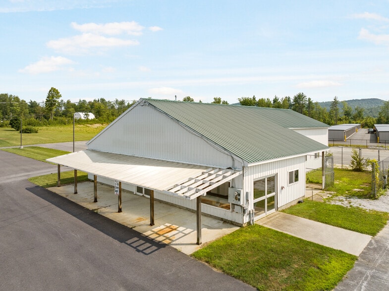 880 John Stark Hwy, Newport, NH à vendre - Photo principale – Image 1 sur 15