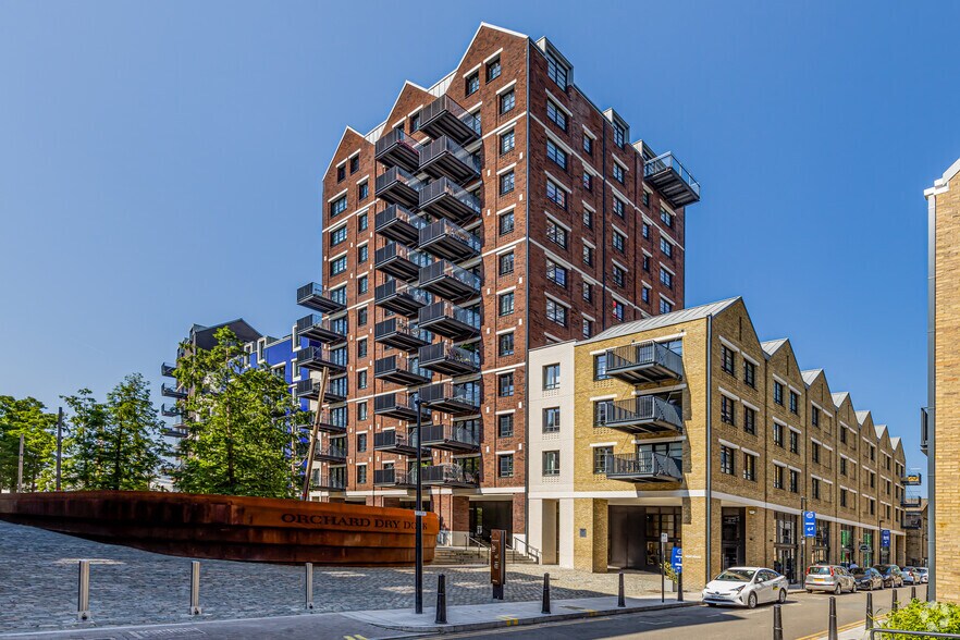 78 Orchard Pl, Londres à louer - Photo principale – Image 1 sur 4