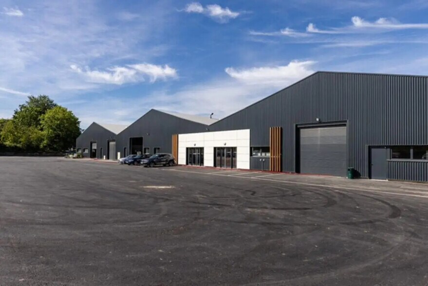 Bureau dans Neuville-en-Ferrain à louer - Photo de l’immeuble – Image 1 sur 5