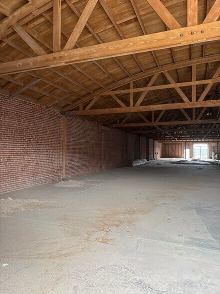 738 E 61st St, Los Angeles, CA à louer - Photo de l’immeuble – Image 3 sur 8