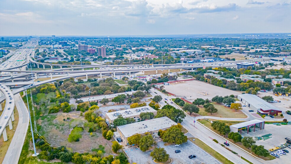 2670 & 2660 E Lamar Blvd portefeuille de 2 biens à vendre sur LoopNet.fr - Photo de l’immeuble – Image 3 sur 34